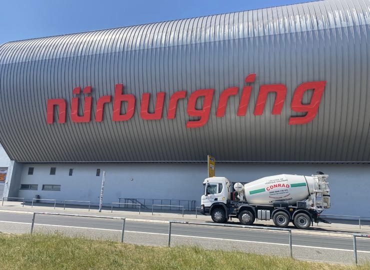Wechselsystem-Fahrzeug von Conrad Transporte beim Einsatz